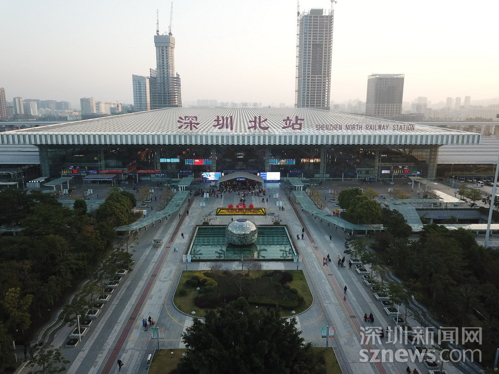 深圳北站春运第一趟列车开出 40天春运"长考"正式开始
